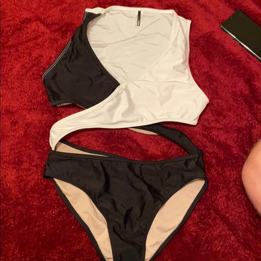 Fashion nova 1 piece swimsuit